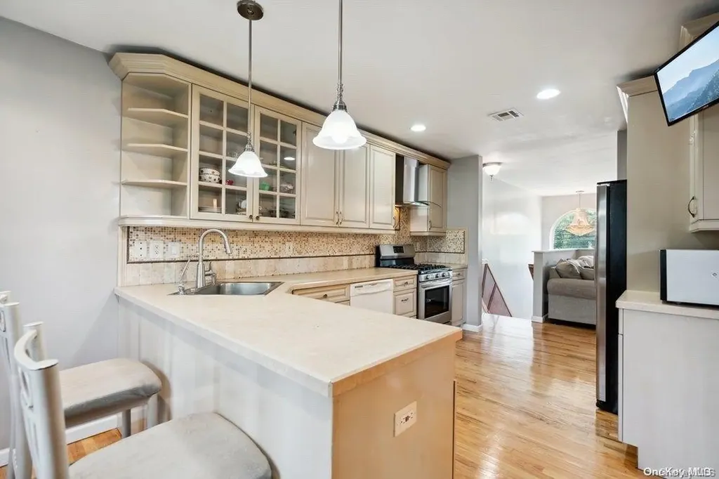 437 Atlantic Avenue Freeport NY 11520