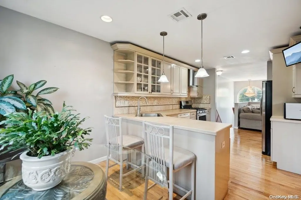 437 Atlantic Avenue Freeport NY 11520
