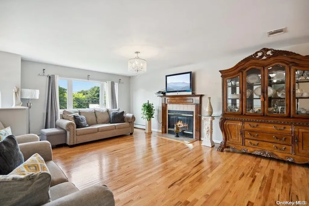 437 Atlantic Avenue Freeport NY 11520