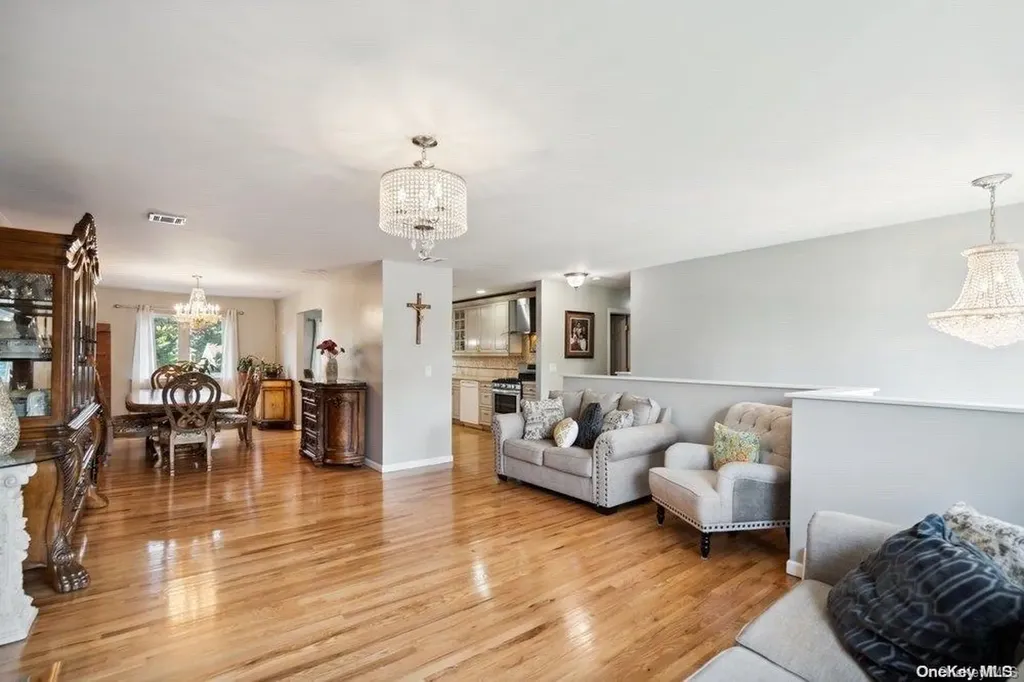 437 Atlantic Avenue Freeport NY 11520