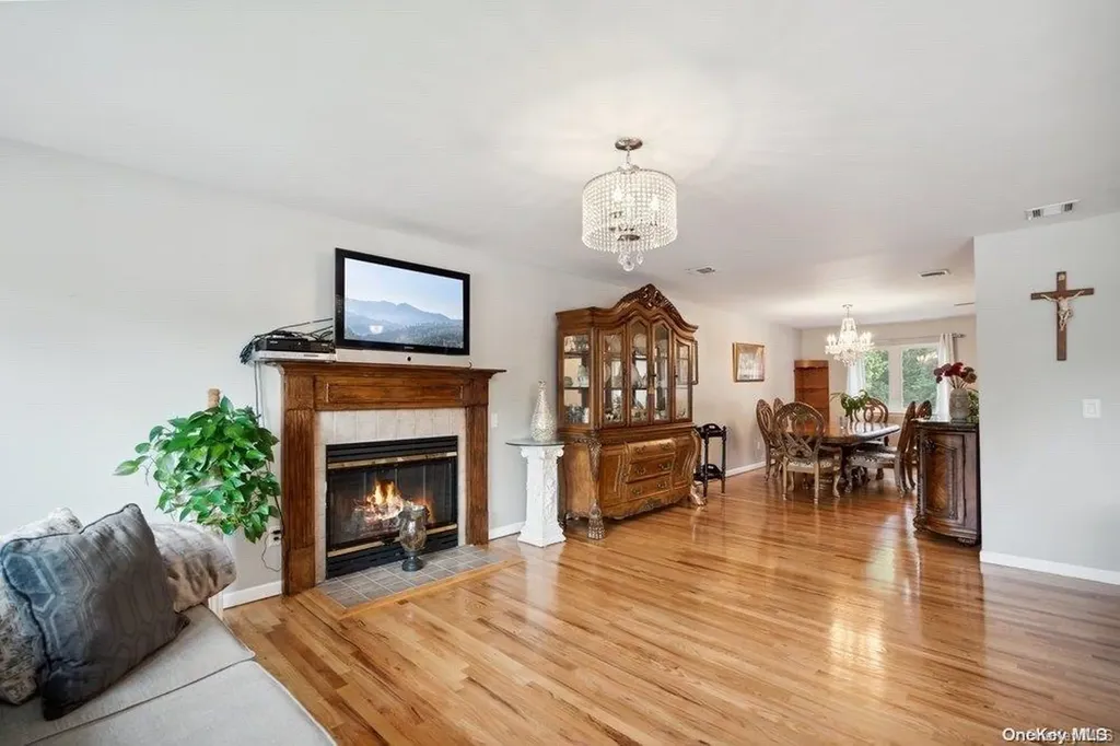 437 Atlantic Avenue Freeport NY 11520