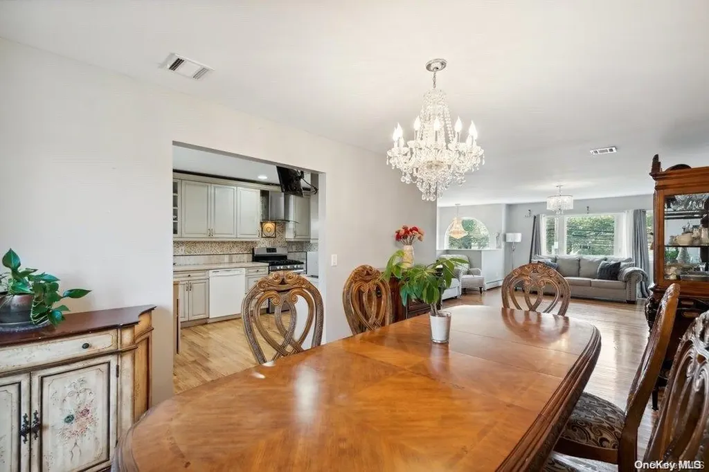 437 Atlantic Avenue Freeport NY 11520