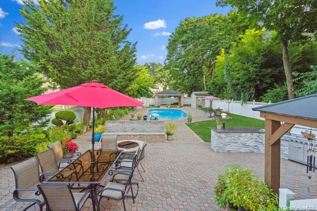 437 Atlantic Avenue Freeport NY 11520