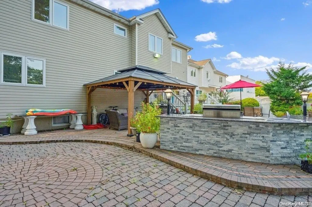437 Atlantic Avenue Freeport NY 11520