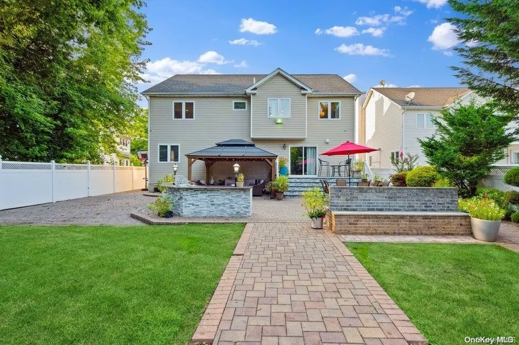 437 Atlantic Avenue Freeport NY 11520