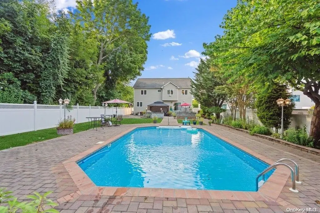 437 Atlantic Avenue Freeport NY 11520