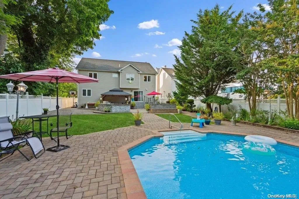 437 Atlantic Avenue Freeport NY 11520