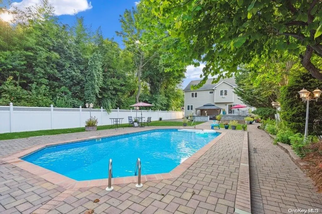 437 Atlantic Avenue Freeport NY 11520