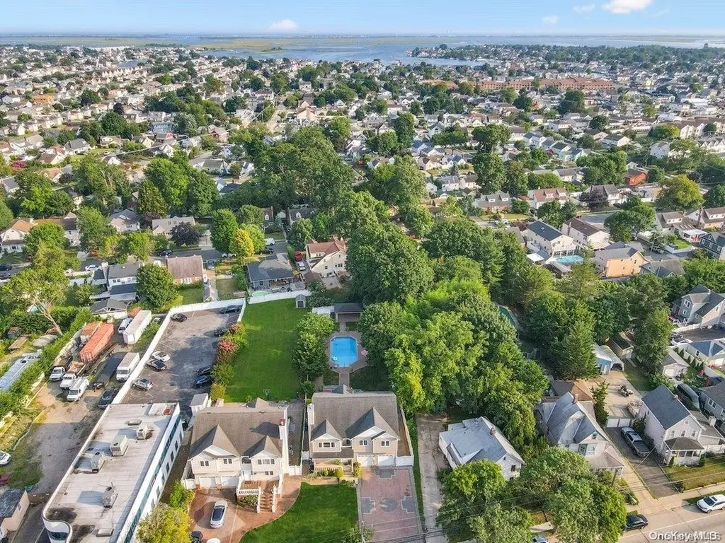 437 Atlantic Avenue Freeport NY 11520