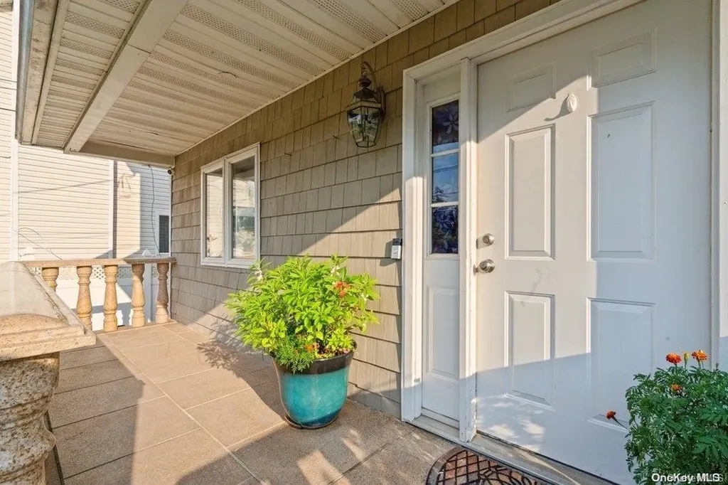 437 Atlantic Avenue Freeport NY 11520