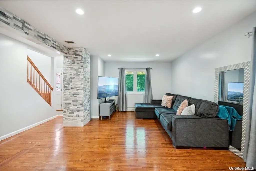 437 Atlantic Avenue Freeport NY 11520
