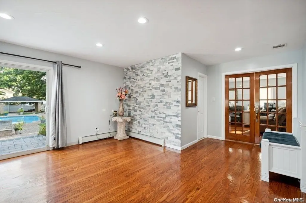 437 Atlantic Avenue Freeport NY 11520