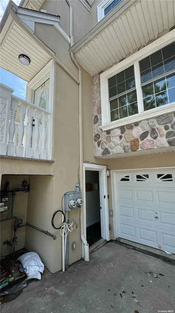 52 Dartmouth Loop Staten Island NY 10306