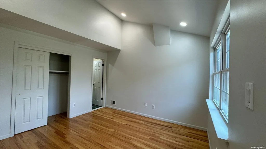 52 Dartmouth Loop Staten Island NY 10306