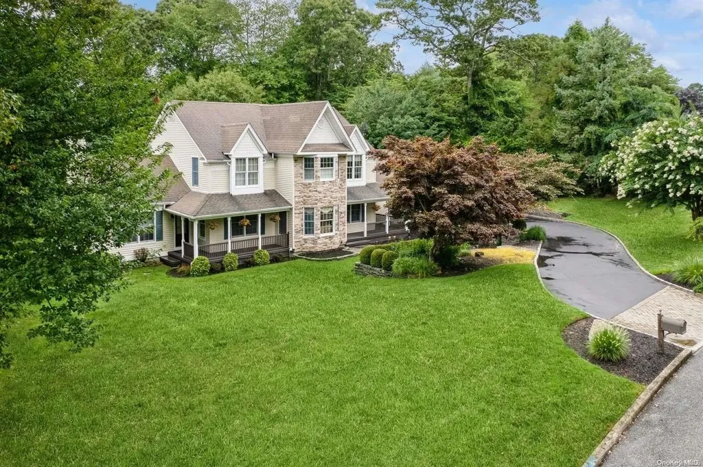 18 Josephine Boulevard Shoreham NY 11786