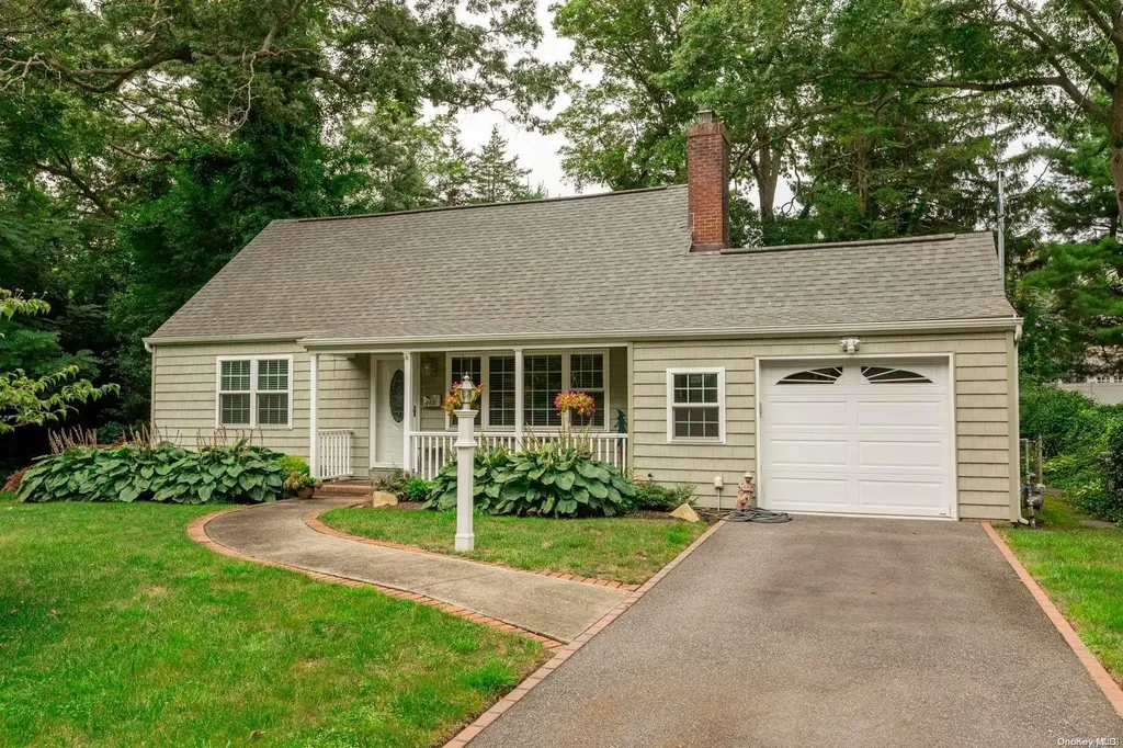 465 Richland Boulevard Brightwaters NY 11718