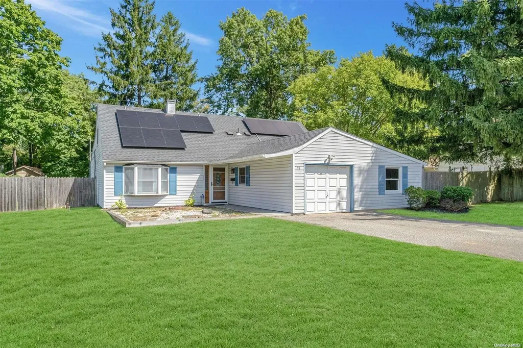 19 Slate Lane Islandia NY 11749