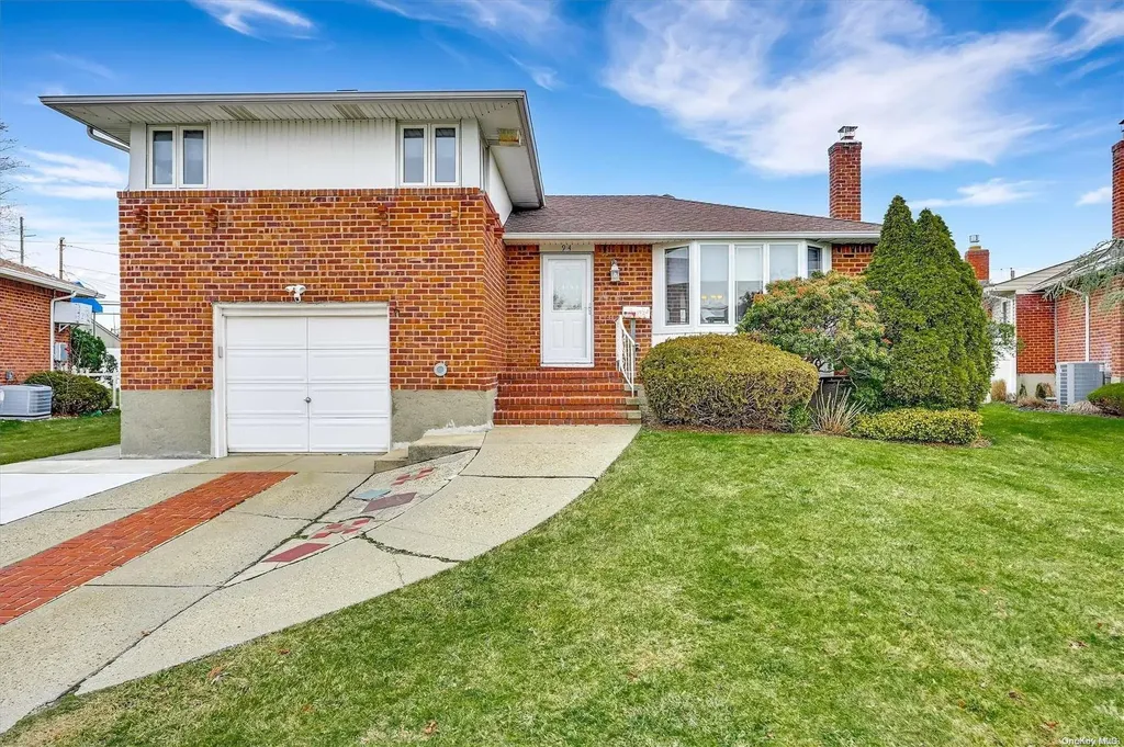 94 Stephen Street Levittown NY 11756