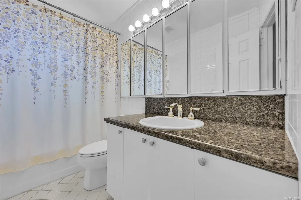 94 Stephen Street Levittown NY 11756