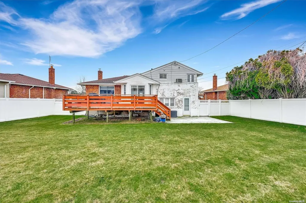 94 Stephen Street Levittown NY 11756