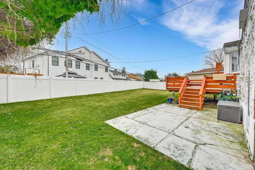 94 Stephen Street Levittown NY 11756