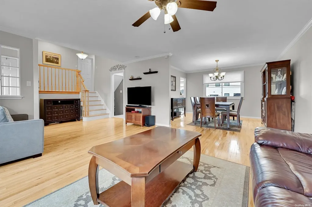 94 Stephen Street Levittown NY 11756