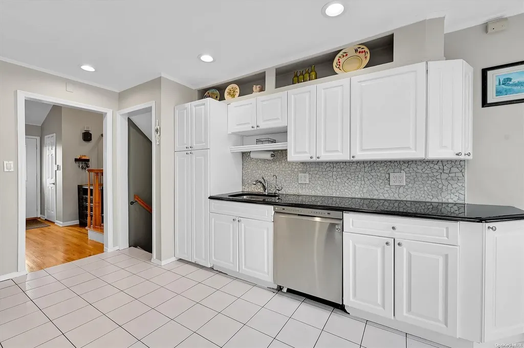 94 Stephen Street Levittown NY 11756