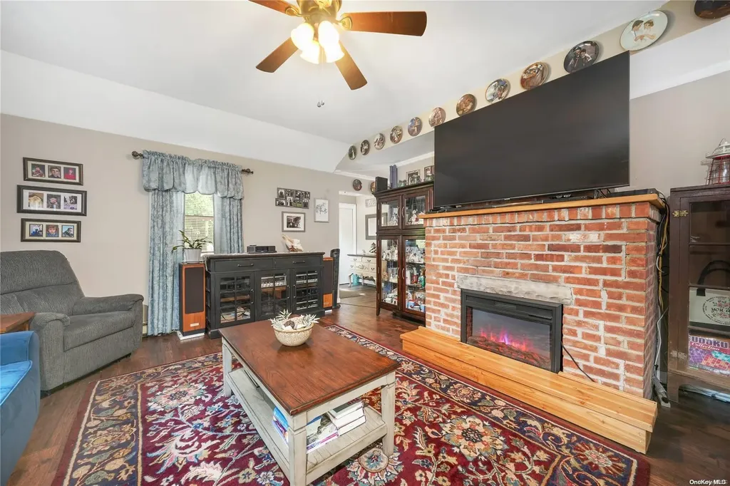 82 Dawn Road Rocky Point NY 11778