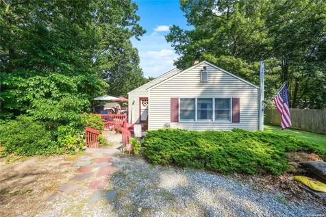 82 Dawn Road Rocky Point NY 11778