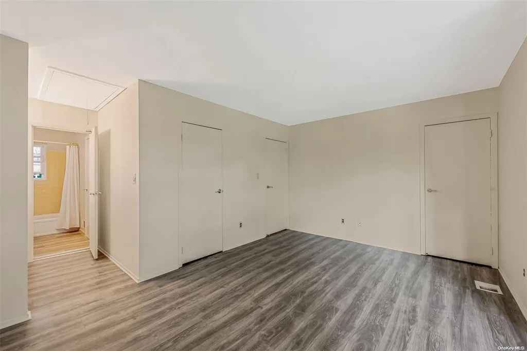 22 Sunhollow Court Deer Park NY 11729