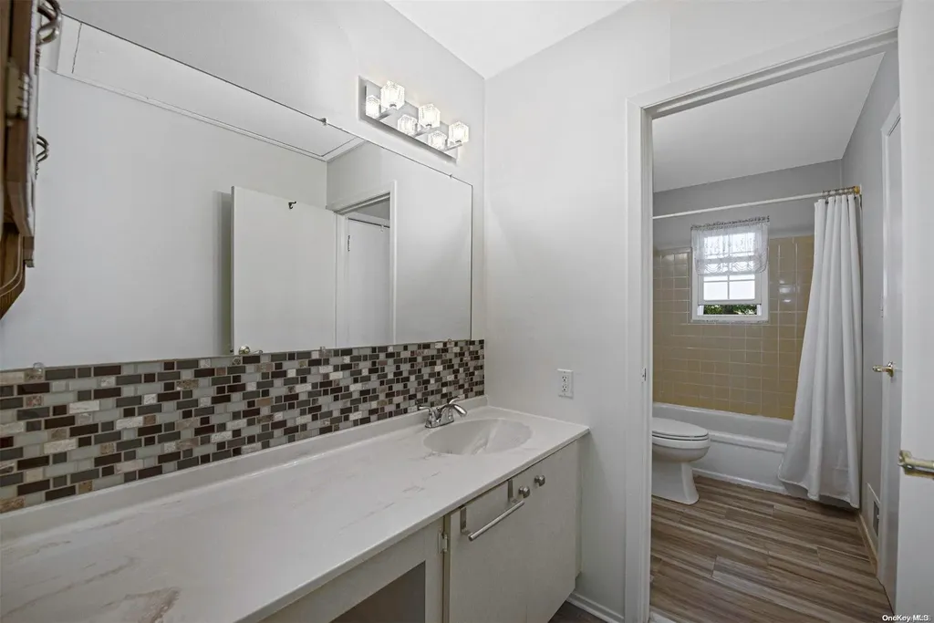 22 Sunhollow Court Deer Park NY 11729