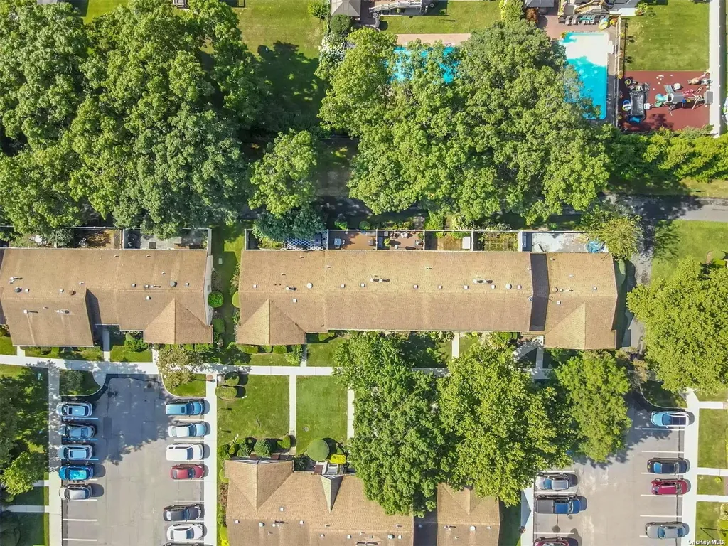22 Sunhollow Court Deer Park NY 11729