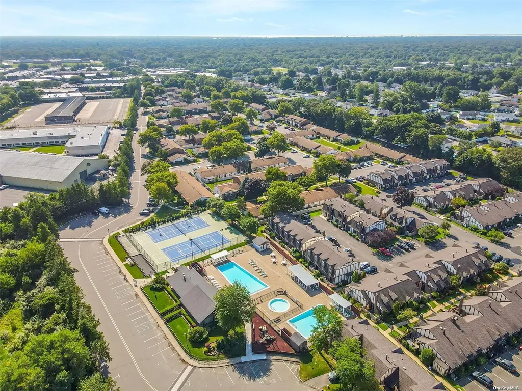 22 Sunhollow Court Deer Park NY 11729
