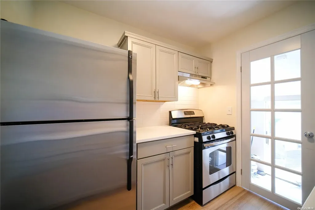 25 E Kissimee Road Lindenhurst NY 11757