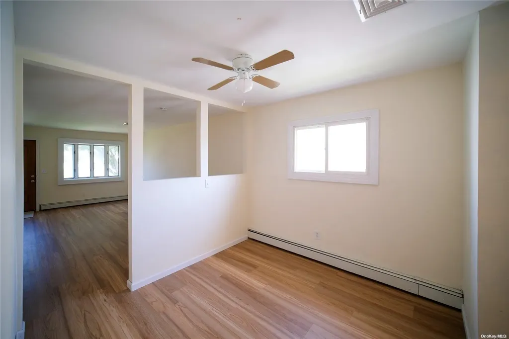25 E Kissimee Road Lindenhurst NY 11757