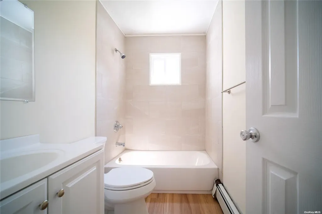 25 E Kissimee Road Lindenhurst NY 11757