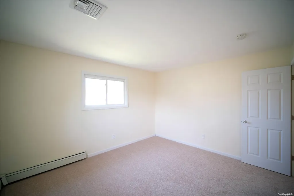 25 E Kissimee Road Lindenhurst NY 11757