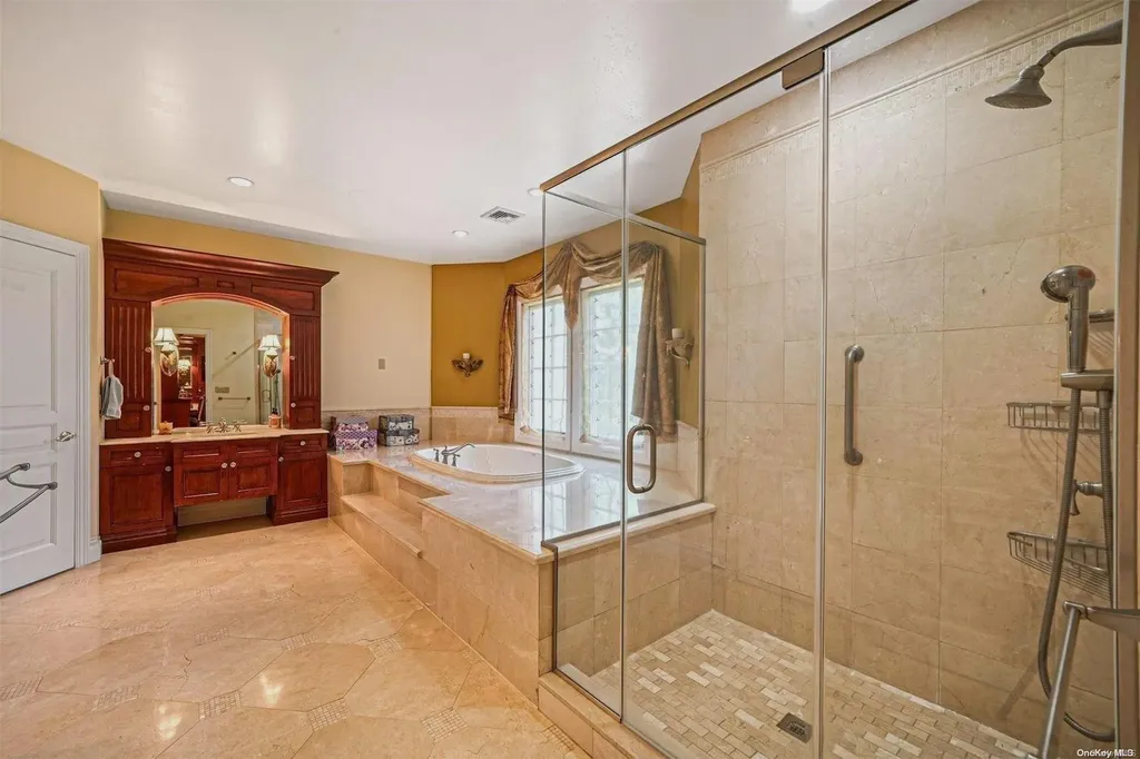 1 Tatem Way Old Westbury NY 11568