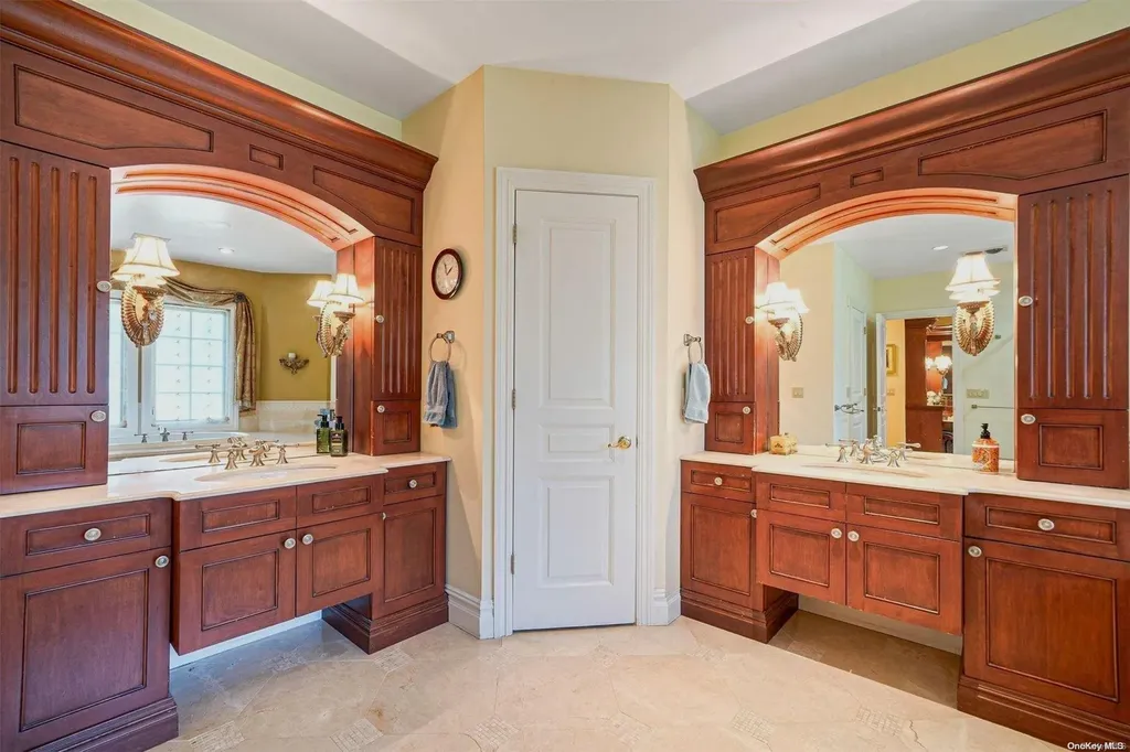 1 Tatem Way Old Westbury NY 11568