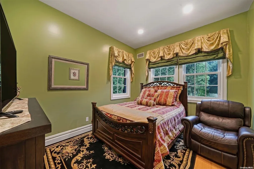 1 Tatem Way Old Westbury NY 11568