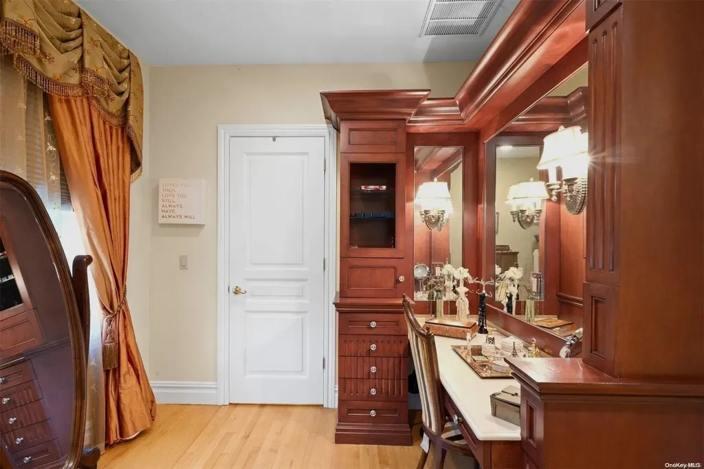 1 Tatem Way Old Westbury NY 11568