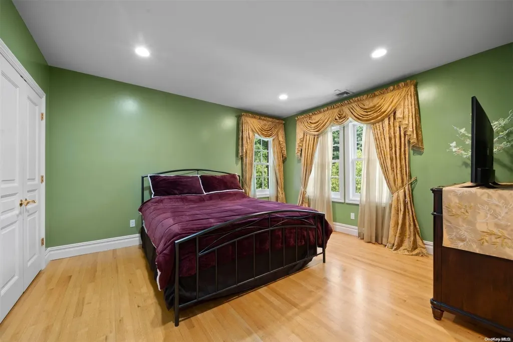 1 Tatem Way Old Westbury NY 11568