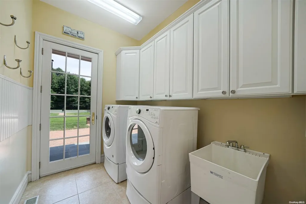 1 Tatem Way Old Westbury NY 11568