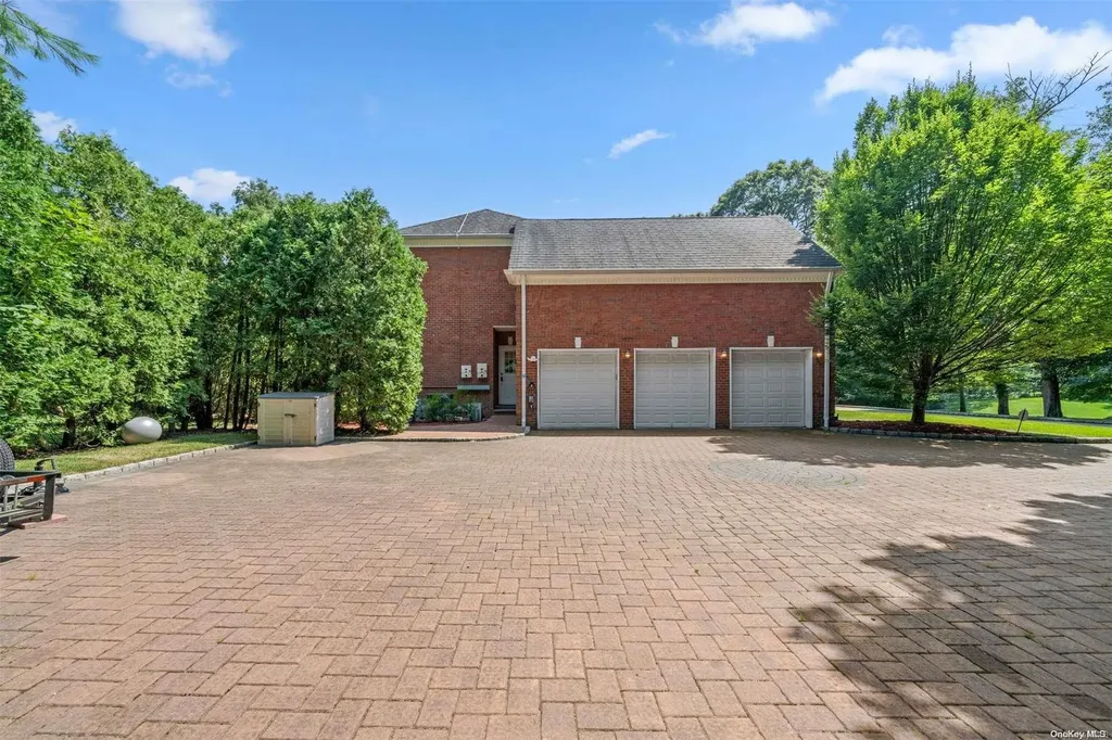 1 Tatem Way Old Westbury NY 11568