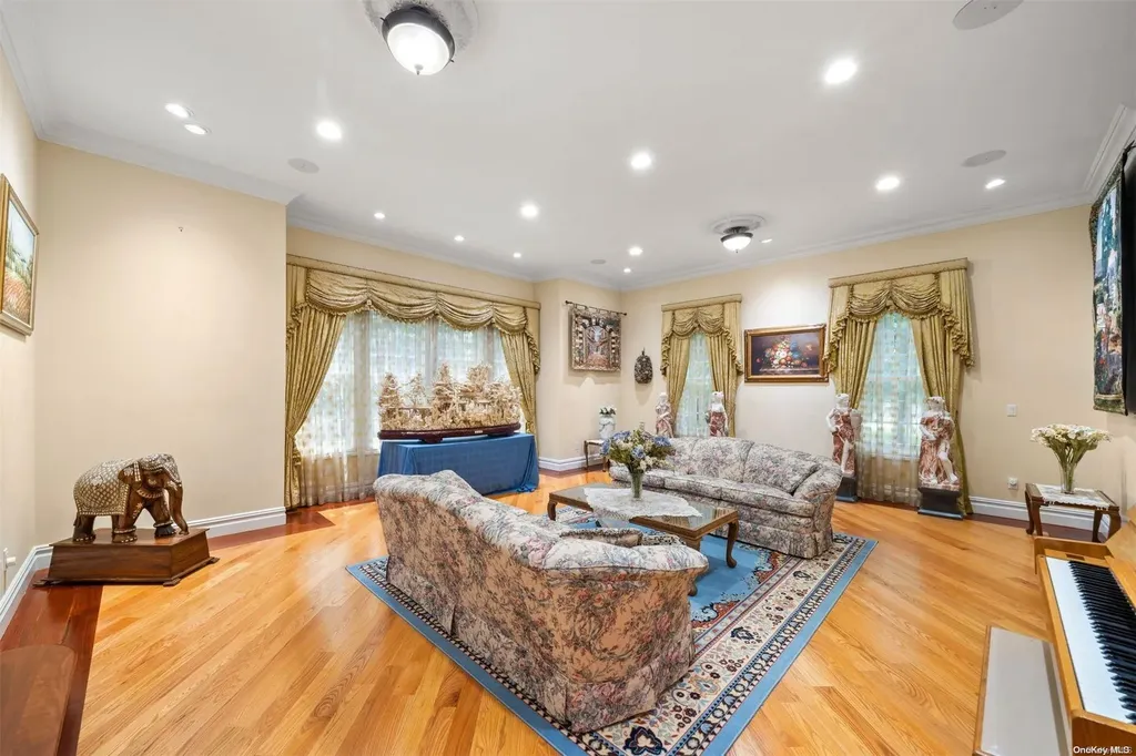 1 Tatem Way Old Westbury NY 11568