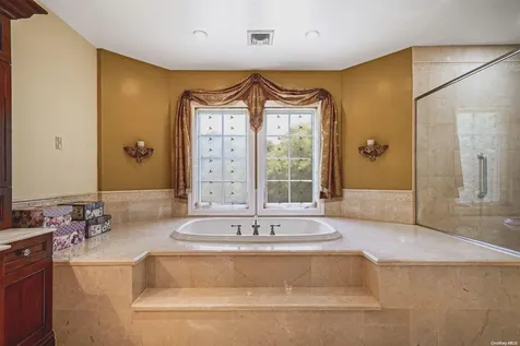 1 Tatem Way Old Westbury NY 11568