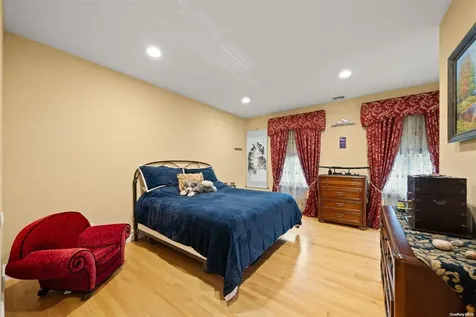 1 Tatem Way Old Westbury NY 11568