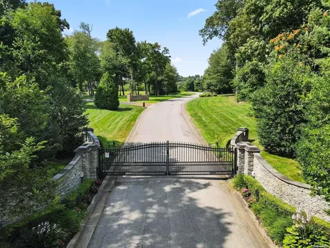 1 Tatem Way Old Westbury NY 11568