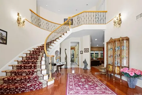 1 Tatem Way Old Westbury NY 11568