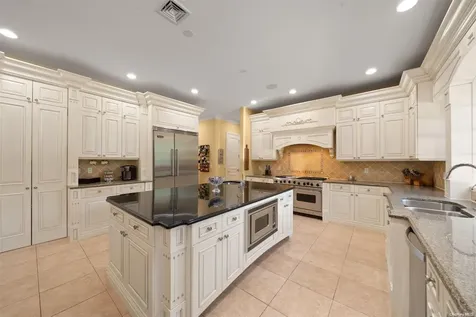1 Tatem Way Old Westbury NY 11568
